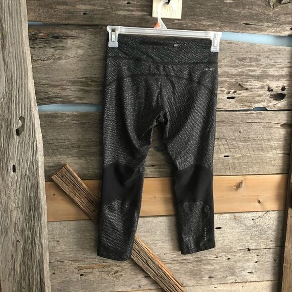 NIKE Size Small Grey Dri-Fit Activewear Cropped Legging - Picture 4 of 6
